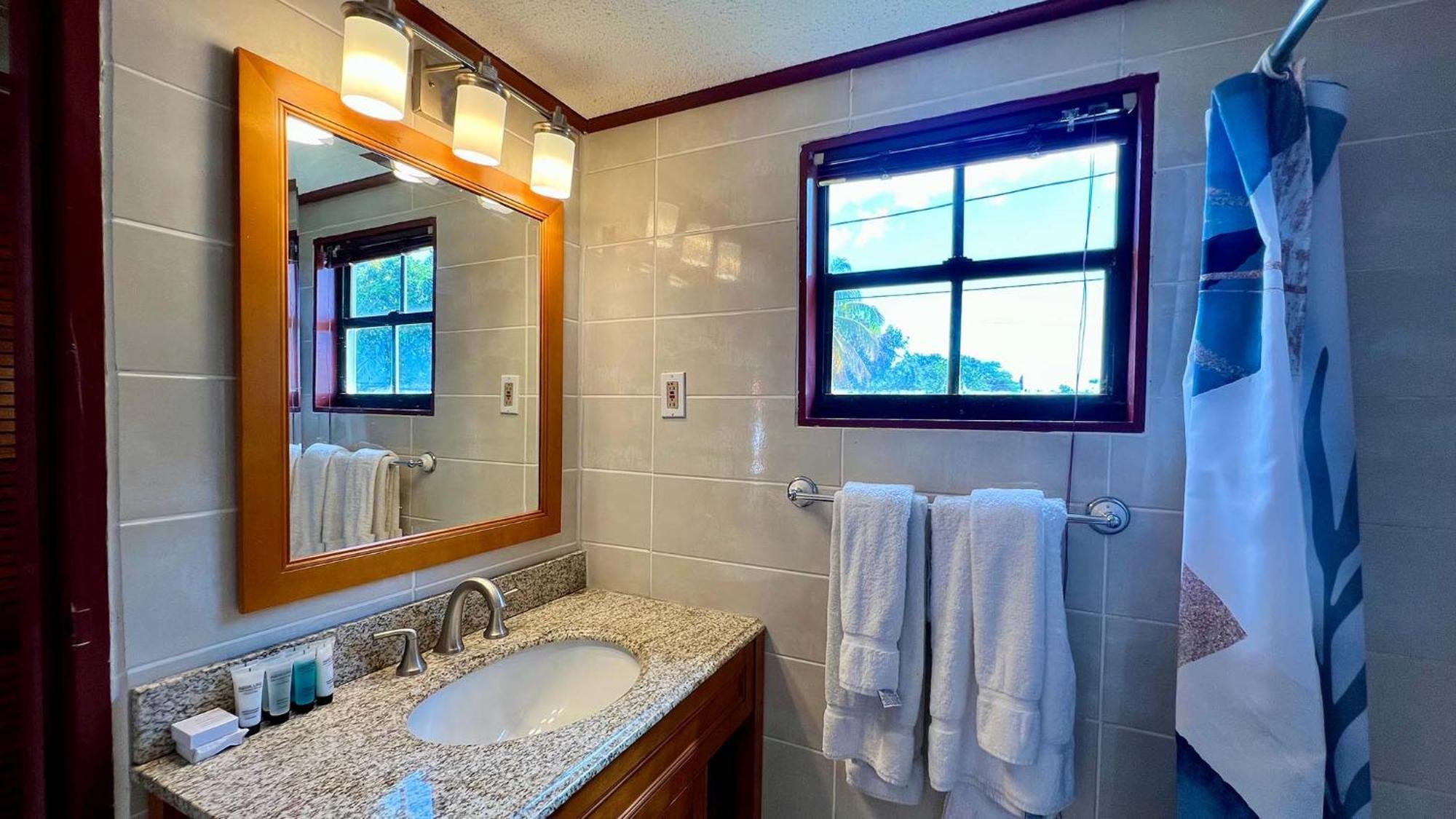 Talk Of The Town Inn & Suites - St Eustatius Oranjestad  Exteriör bild