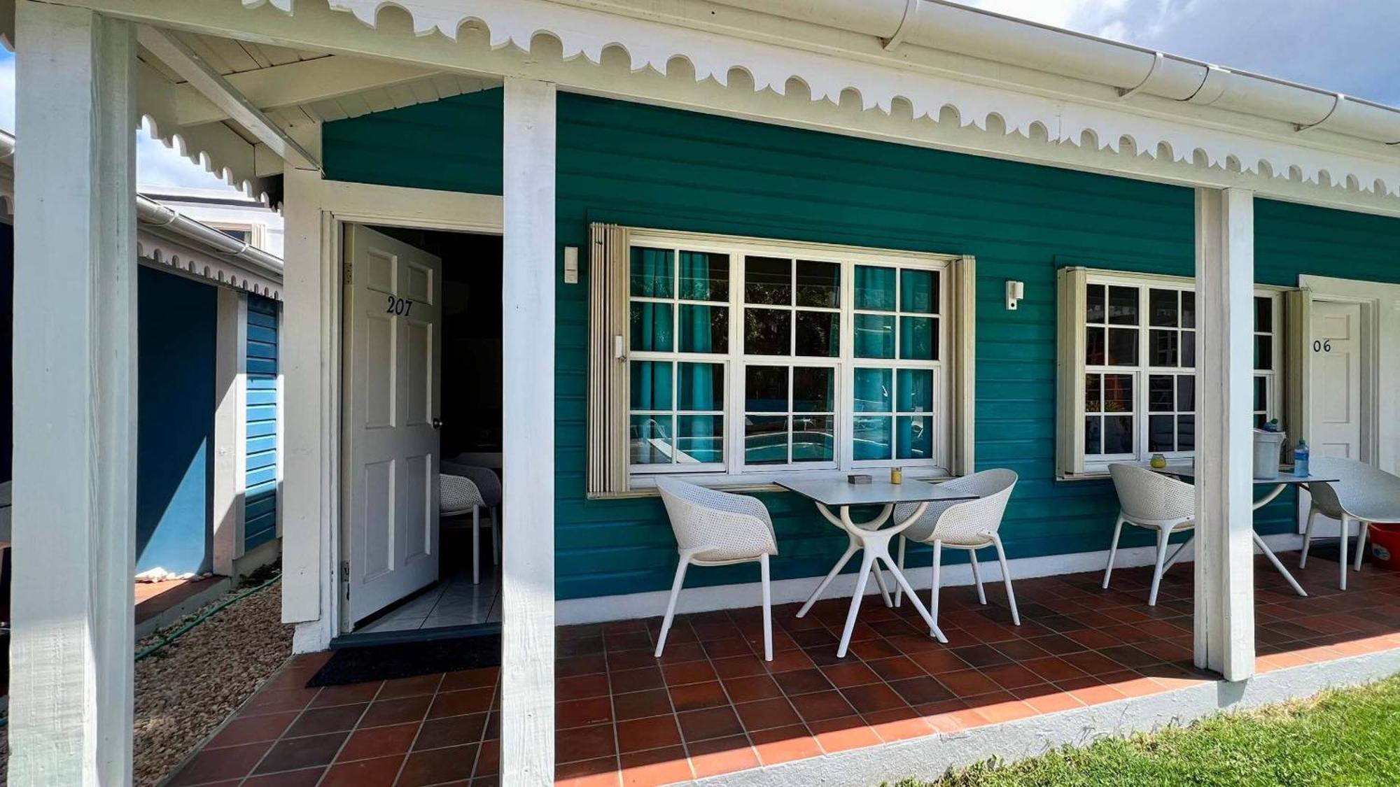 Talk Of The Town Inn & Suites - St Eustatius Oranjestad  Exteriör bild